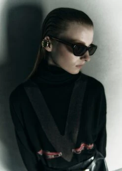 The Esmal Sweater In Black With Car Print -Fashion Girl Sales Shop 007 PRESHOW 230211 KHAITE SHOW 023 d6416e8a 25c4 40ef 8c02 6d9346e86314