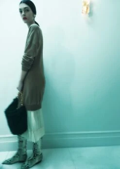 The Tudi Skirt In Cream -Fashion Girl Sales Shop 31 010 221204 HTV KHAITE 059 R2 5x7 872568b2 00fc 4b4f b3e9 24e40d362a76