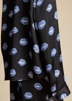 The Argo Top In Black With Cornflower Lip Print -Fashion Girl Sales Shop ARGO BLACK CORNFLOWER 0035