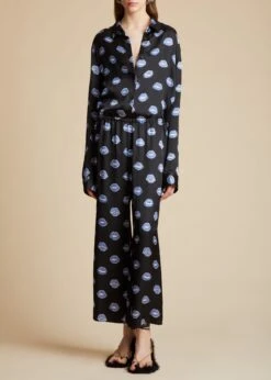 The Argo Top In Black With Cornflower Lip Print