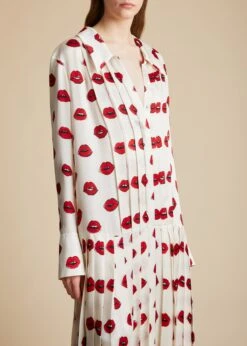 The Helli Dress In Cream With Red Lip Print -Fashion Girl Sales Shop HELLI CREAM RED 0044