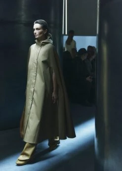 The Roygen Cape In Khaki -Fashion Girl Sales Shop KHAITE FL23 RUNWAY LOOK19